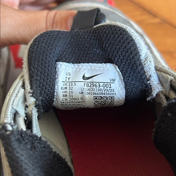 Nike Air Max 97 Boys Sneakers - Silver and Black - size 1 - Picture 2 of 11